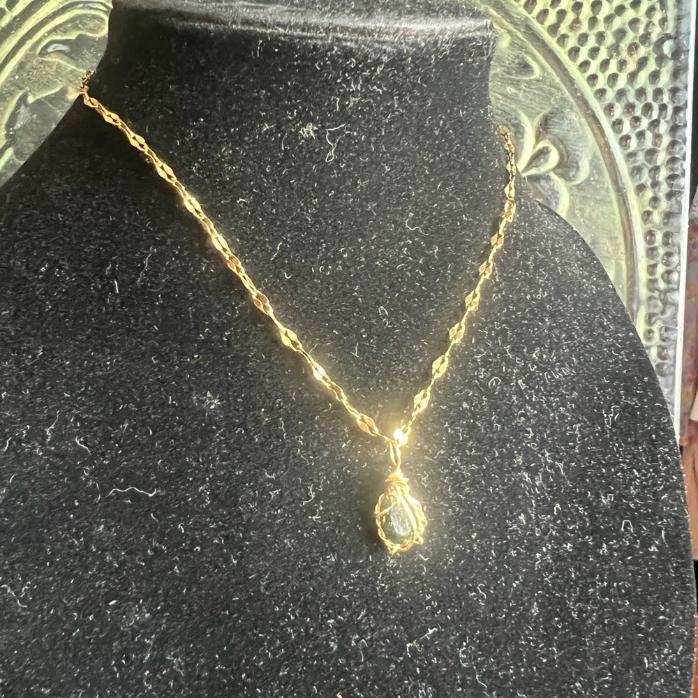 Deep Green Gemstone Choker on Sparkly Gold Chain — 14" Fit - Picture 11 of 17